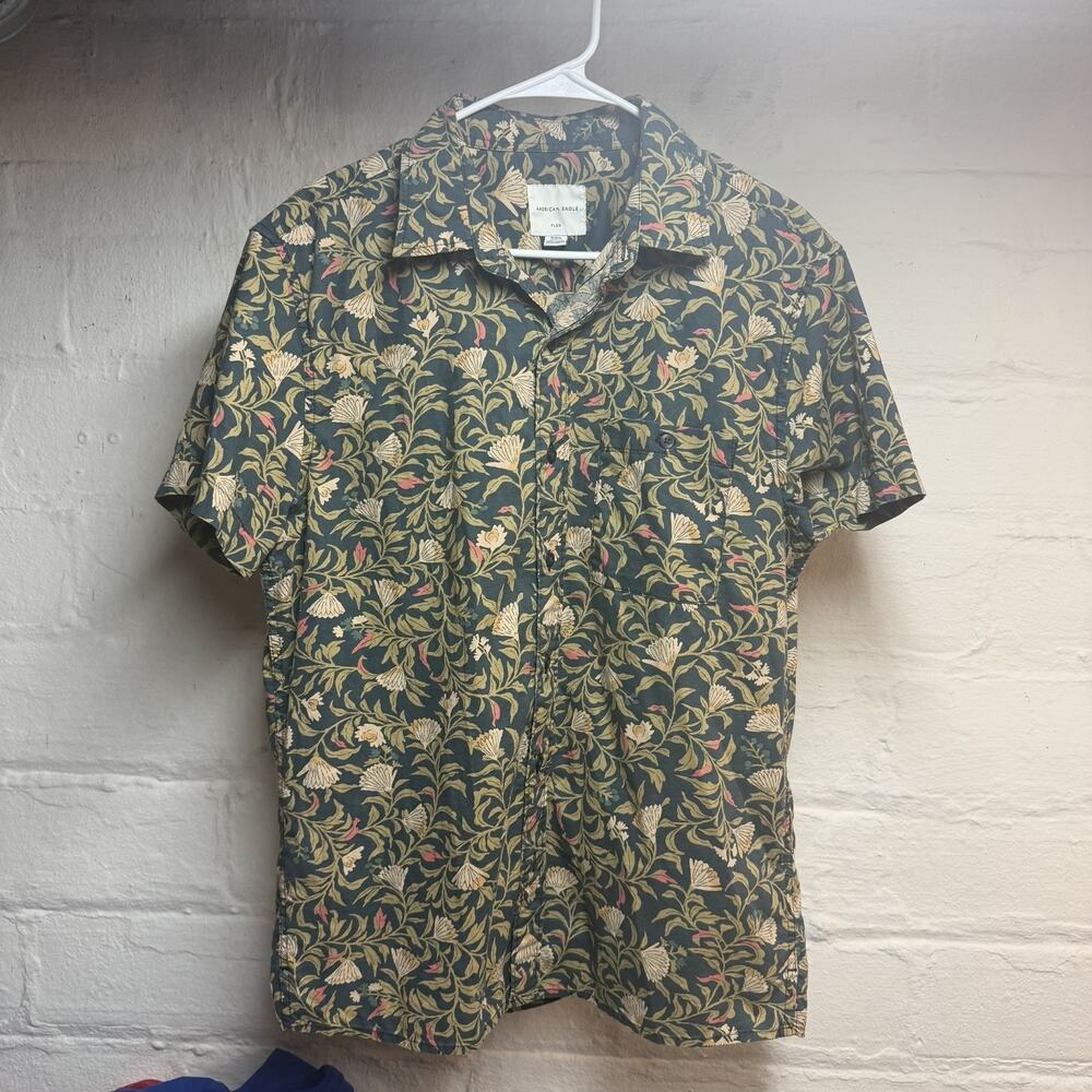 American Eagle Shirt Mens Small Green Floral Hawaiian Short Sleeve